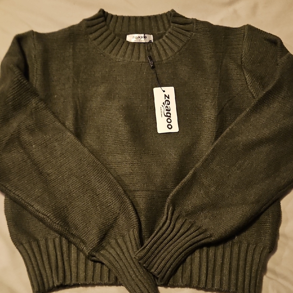 Zeagoo Green Crew Neck Sweater with Ribbed Detailing